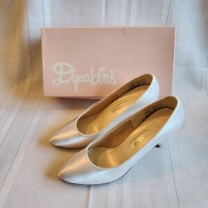 Dyables Nouveau White Satin 3" Heel Pumps Size 7 1/2